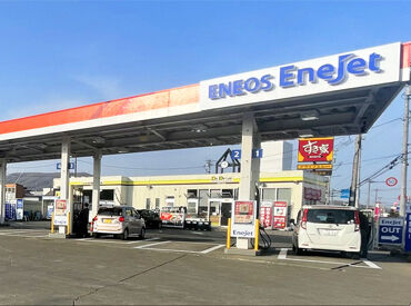 << 未経験歓迎 >>
幅広い世代の方が活躍中◎
優しいスタッフばかりなので、
困っても、頼りやすい環境です！