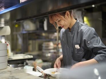 メインディッシュと楽しむ専用レシピで焼き上げた特注ブリオッシュを使った焼きたての“フレンチトースト”。