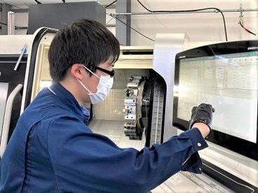 株式会社エグザップ 髪色自由の基準はこの位OK！
（何でも自由です♪）
入社のために髪を染め直す必要はありません♪