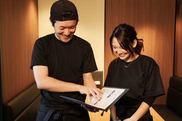 ＼仲間がたくさん／
新しい友達もできる？！
アルバイトデビューの方も歓迎です♪
社員登用制度あり！