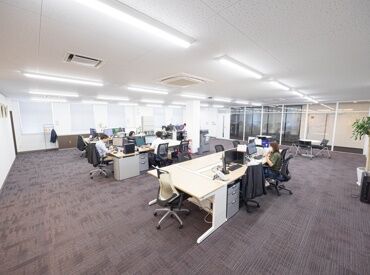 子育て中のスタッフも活躍中♪
困ったときはお互いに助け合える、あたたかい雰囲気の職場です★