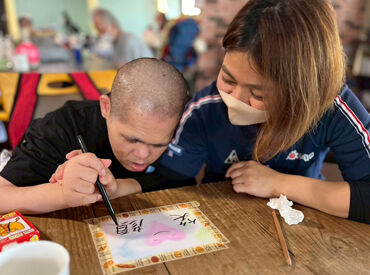 デイサービスセンターかふー美原北谷 若年層向けのデイサービス「かふー美原北谷」
利用者さんだけでなく、スタッフの意見も取り入れた環境づくりに努めています◎