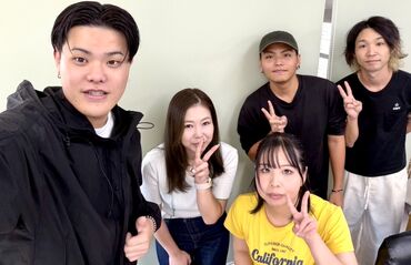 ROOTS株式会社　※沖縄エリア *+. オープニングスタッフ大募集 .+*
スタッフの前職は工場や音楽関係など未経験スタートが多数！
スタッフ同士助け合ってます♪