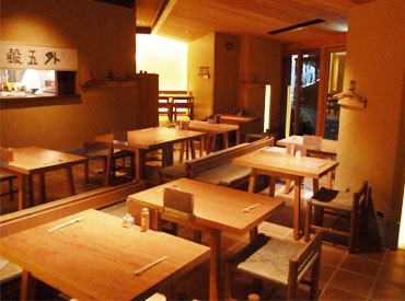 板蕎麦香り家　広島大手町 本通り駅や、袋町すぐの好立地です◎
落ち着いた雰囲気で蕎麦を味わいたい方が
多く来店される蕎麦店です◎