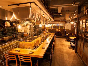 山梨のブランド肉を炭火で…!
アットホームな雰囲気で友達もできちゃう♪
未経験も大歓迎★