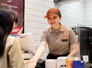 \バイトデビュー大歓迎!/
マニュアル&研修ありで経験問わず
安心してスタートできる◎
初めてでもしっかりサポートします♪