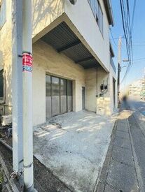 ファッションは自由♪
自分らしいスタイルでOK★
髪色・髪型・服装自由！
ピアス・ヒゲもオシャレしてOKです！