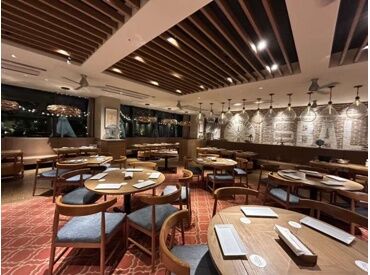 「ありがとう」や「さっきの対応よかったよ!」etc.
チームワークの良さがジマン。だから、忙しい時でも楽しく働けるんです♪