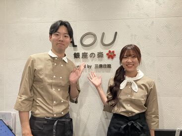 <11月から制服がリニューアルしました>
チェック柄のかわいいシャツとエプロンです!