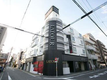 ホテル　ラトゥール 特段ルールもなくて自由に働けて楽しい！！
自分流で効率よく働こう♪
深夜～朝まで！お客様も少なめで
未経験でも安心ですよ！