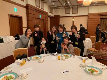 ≪基本的にはオフィスカジュアル♪≫
あなたらしいファッションでOK◎