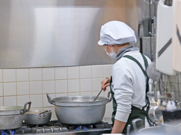 「美味しくな~れ…♪」
心を込めて調理します*
出来上がった料理はまかないとして食べてOK◎