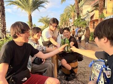 年1回で社員旅行があります♪
昨年度は沖縄、おととしはタイにみんなで★