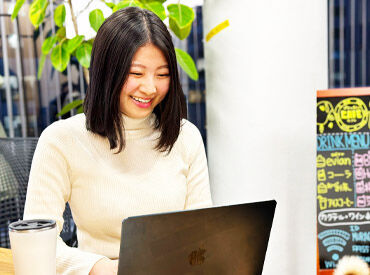 株式会社むらぐみ ╲　笑顔と進行力が自慢のチームです！！　╱
総務と制作進行のサポート業務は
やりがいもバッチリ！