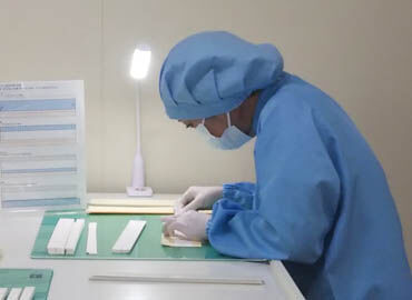 株式会社ミズホメディー　本社鳥栖工場 作業は分担するため個人の負担が少ない！
「大丈夫？」「困ったことない？」と
声を掛け合いながら業務を進めています◎