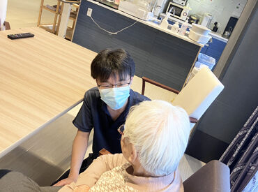 まるで高級マンションのような施設！
利用者のみなさんがゆっくりとくつろげる、広々とした共同スペース、居室です☆