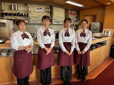 当レストランはパノラマビュー♪
ゴルフ場を見渡せる明るいレストランです！
落ち着いた空間でゆったり働けますよ◎