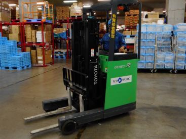 株式会社マイワーク　物流事業本部　三郷事業所　（2610512000※AP・派遣） ≪フォークリフト免許（リーチ式）が活かせる高時給バイト≫
※夜勤は乗車機会が少ないため、軽作業と兼務となります。