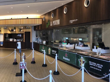 ラ・ピシーヌはプール内のレストラン！
グッディは遊園地内のレストランです♪