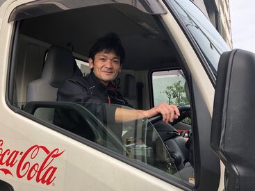 株式会社シンクラン（板橋RS） 担当店舗にコカ・コーラ飲料を配送する仕事をしています。
この仕事の面白さは、たくさんの“出会い”があることです♪