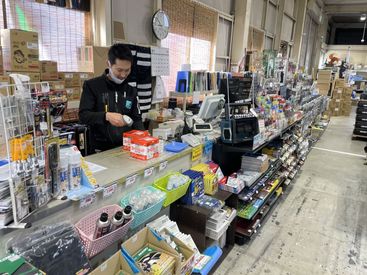 工具専門ショップで働きませんか
安東駅から徒歩5分＆車通勤もOK♪
シフト自由で生活に合わせて働けます！