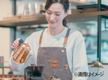 笑顔いっぱい！
お客様が世界に一つだけのアクセサリーを手にする、
その瞬間を見られるやりがいのあるお仕事♪