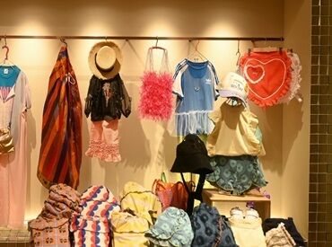 ウレシイ社割あり！
すぐにサイズアウトしてしまう
子どものお洋服もおトクにGET★*。
150cmまでの取り扱いだから大人もOK♪