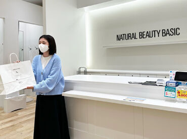 NATURAL BEAUTY BASIC (ナチュラルビューティーベーシック) 　三井アウトレットパーク横浜ベイサイド ★30代の女性スタッフが多い店舗です★
高校生も大歓迎！
土日祝に勤務できる方、大歓迎♪
もちろん未経験の方もOKです◎