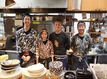 やきとり 恵屋プラス　隼人店 スタッフ同士の仲がよく
笑顔があふれる明るいお店です◎
未経験スタートのスタッフも活躍中！
困ったときはみんなで助け合い♪