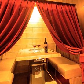 『A5ランクの黒毛和牛』を使った
肉寿司・焼肉・ユッケなどを
落ち着いた空間で愉しめるお店―。