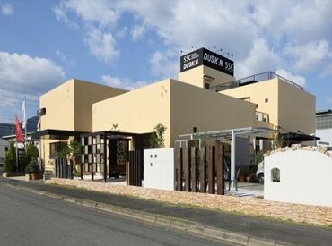 幅広い年代の女性スタッフ活躍中！
未経験から始めたスタッフがほとんどです◎
和気あいあいとした風通しの良い雰囲気です♪