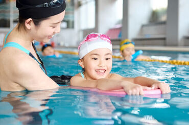 プールの施設が自由に利用可能♪さらには併設しているジム利用も可能!体を動かす施設を無料で使えて稼げる!一石二鳥♪