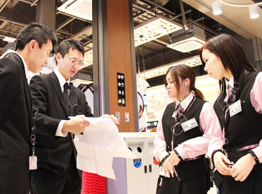 パチンコの経験・知識ゼロでOK!先輩がフォローします◎
働き始めるまでお店に入ったこともなかった…というスタッフも多数♪