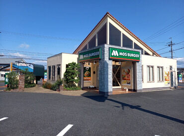 笑顔と笑顔がつながる、和気あいあいの職場◎
まごころ込めて、笑顔でワイワイご対応♪