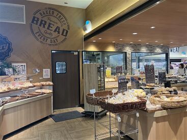 簡単&単純作業♪
自分のペースで黙々とお仕事◎
一緒に働く幅広い年齢層のスタッフがいるので、おしゃべりも楽しめます♪