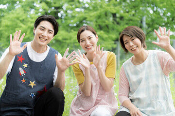 幅広い世代が活躍中★
1年間は研修期間として先輩がマンツーマンでつきます!
障がいのあるお子様のサポートが初めてでも安心♪