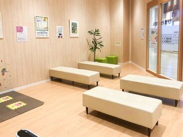 眼科で患者さまの受付や、
検査補助のお仕事をお願いします＊
お仕事はしっかり教えるので
初めての方もご安心ください♪