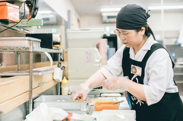 回転寿司 寿司虎 熊本菊陽店 「大丈夫？」「困ったことはない？」と
お互いに声を掛け合いながら業務を進めています！
チームワーク抜群で働きやすい◎