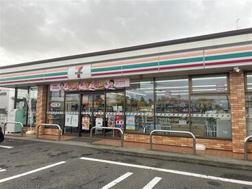 セブンイレブン 新潟競馬場前店 シフトの柔軟性でプライベートの予定と両立♪
接客・レジ・商品管理など幅広いスキルが
身につけられて、経験を積める環境です☆