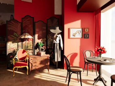 販売経験のない方も大歓迎！
入社後には丁寧な研修があるので、
イチからじっくり学べます◎