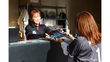 株式会社楽天野球団【004】 ＼ファンにはうれしい／
スタッフは、公式グッズなどの商品を社割でお得に購入できます◎