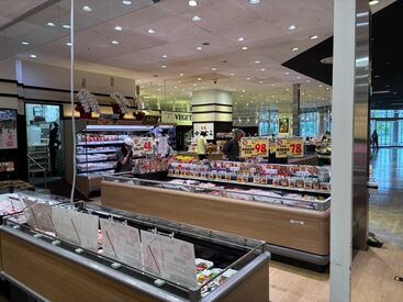 募集する店舗は、
大型ショッピングモールの中。
バイトで来たついでに
お買い物をする!
なんてことも叶いますよ!