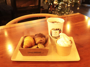 コーヒー・お好きなパン2つ・クッキー・ソフトクリーム
⇒このセットが休みの日に無料でもらえる特典つき★
（同伴者も利用OK）