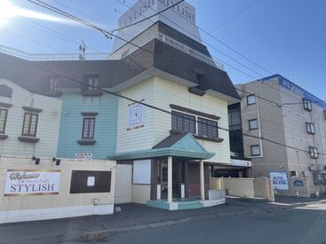 有限会社エムソン(スタイリッシュ苫小牧ホテルzone) 朝～深夜までシフトパターン多数★
週5日×フルタイムでの勤務も大歓迎です!!
