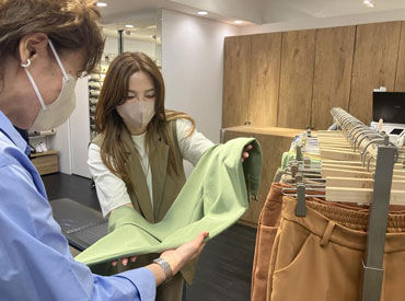 ビースリー　ラザウォーク甲斐双葉店【1270】 ストレッチパンツ専門店、「ビースリー」販売スタッフ募集◎
お尻のマネキンで有名な"あのお店"♪
未経験の方も大歓迎です！