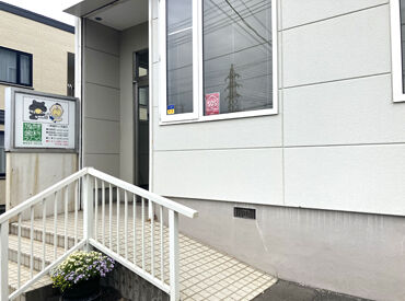 土曜日は月1度出勤をお願いしますが、11時～11時半に終わることがほとんどなので負担は少なめ◎