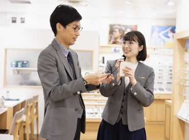 眼鏡市場　弘前城東店 20代～30代の若手が多数活躍中！
未経験から新しいことに挑戦してみたい方大歓迎！
長く続けやすい環境がしっかり揃っています。