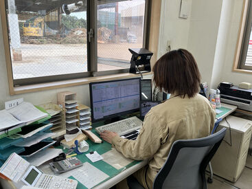 事務所は見渡せるくらいの広さなので、「ちょっと困った…」そんな時でも先輩が気付いて助けてくれます♪