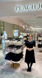 ピーチ・ジョン　京都ポルタ店 ◆未経験の方も大歓迎!!◆
安心・丁寧な研修サポートでバイトデビューにも◎
全店舗で利用可能なスタッフ特典・割引あり★