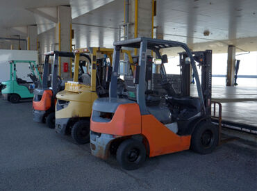 「もっと出来ることを増やしたい」
「正社員を目指したい」
そんな方は資格取得制度を利用してフォークリフトにチャレンジも◎